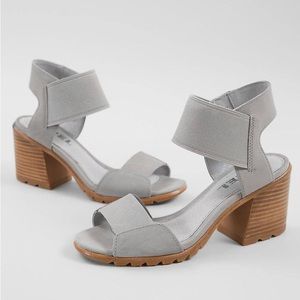 NIB Sorel Nadia Sandal 9.5 Color: Dove